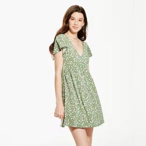 Aeropostale Green Daisy Babydoll Dress Women’s Short Sleeve V-Neck | US Small